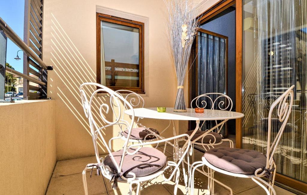 Appartement 3 Min A Pied Du Centre D'Uzes Parking Piscine Экстерьер фото
